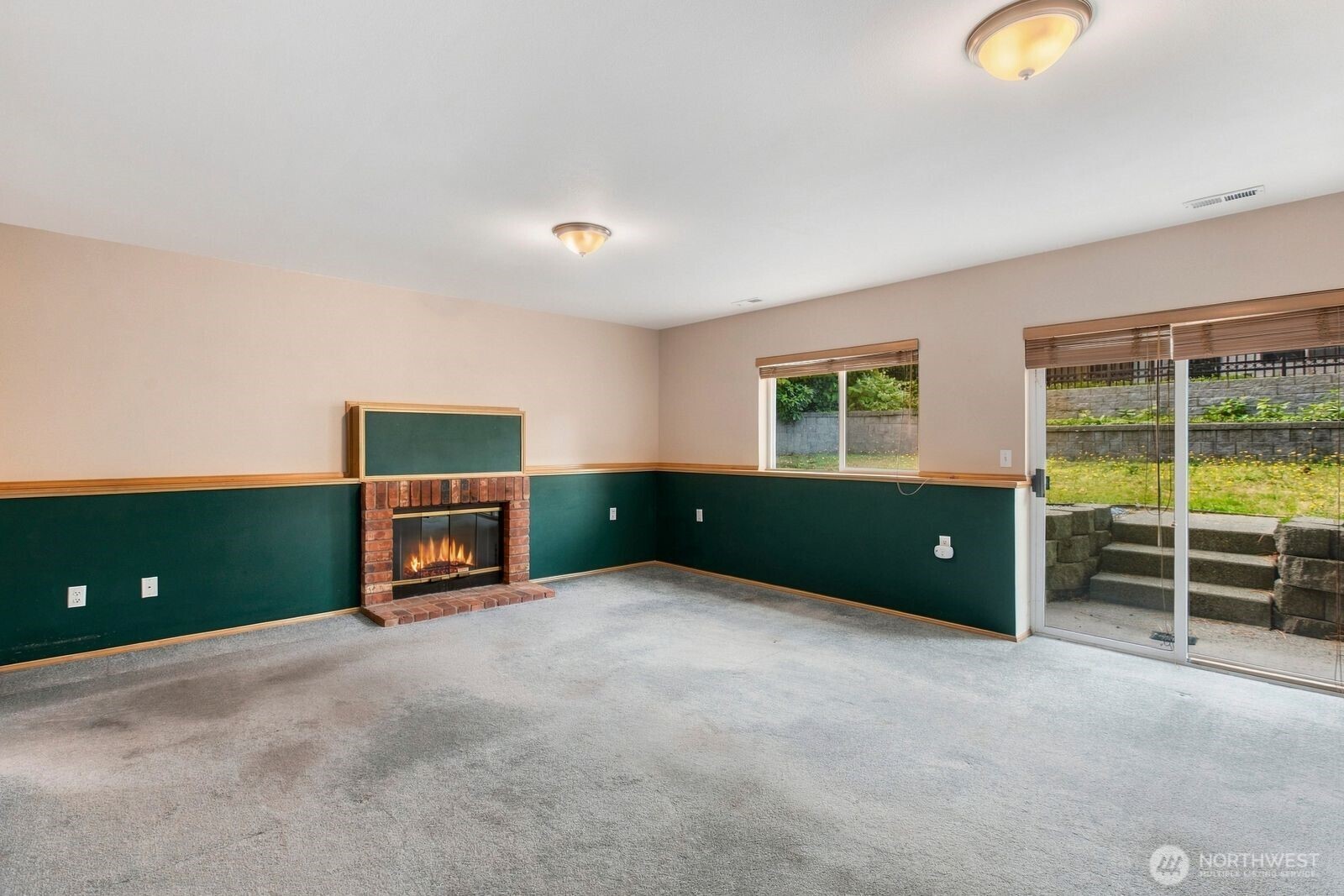 15928 Larch Way Property Photo 22