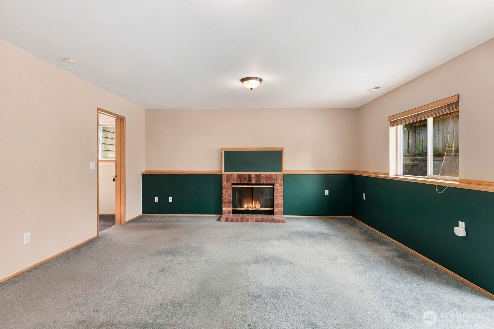 15928 Larch Way Property Photo 23
