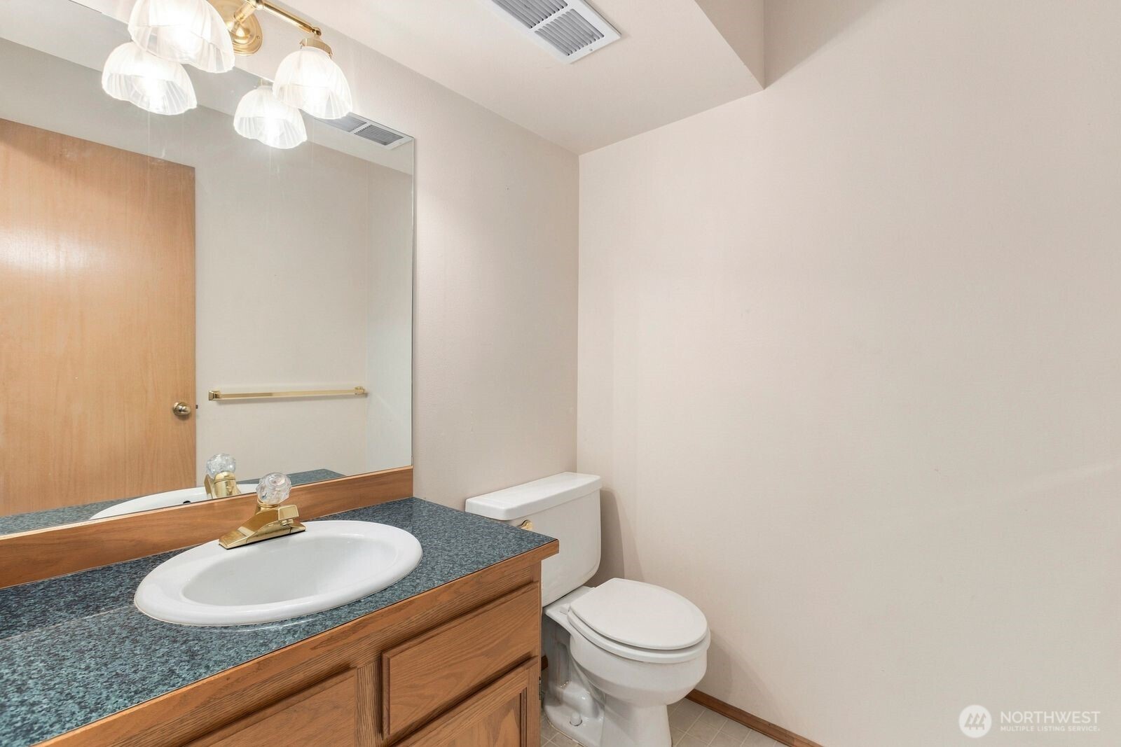 15928 Larch Way Property Photo 26