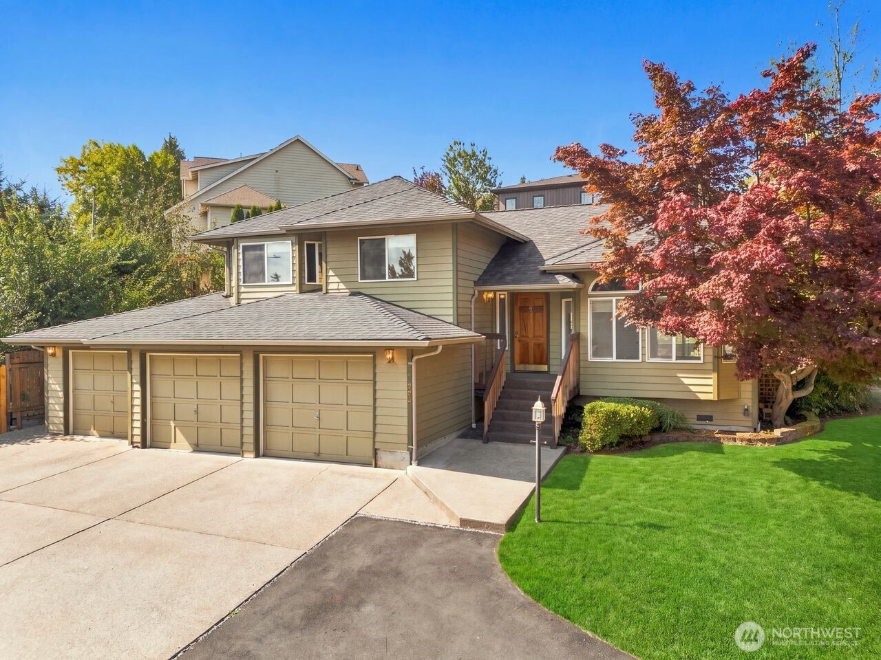15928 Larch Way Property Photo 28