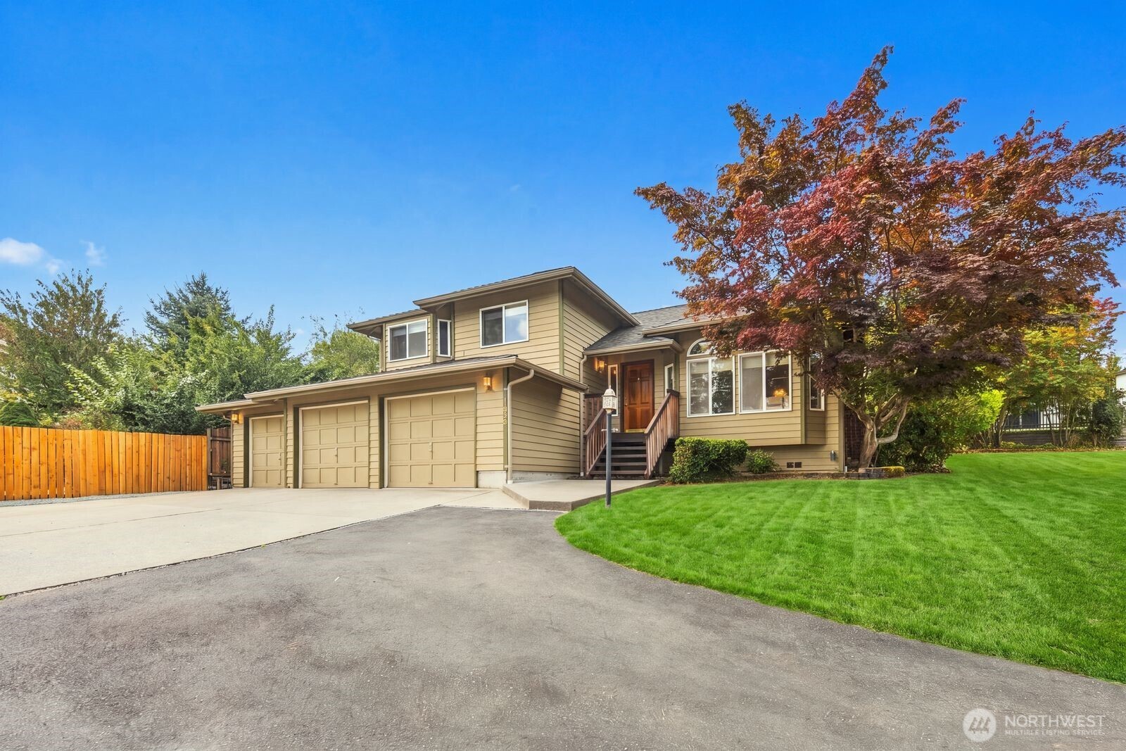 15928 Larch Way Property Photo 29