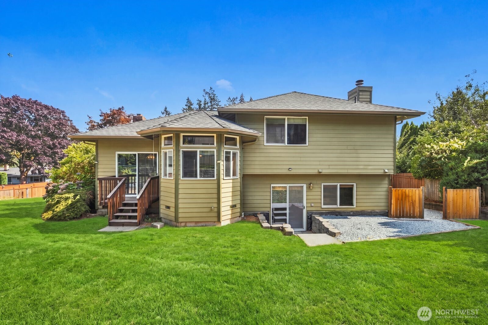 15928 Larch Way Property Photo 31