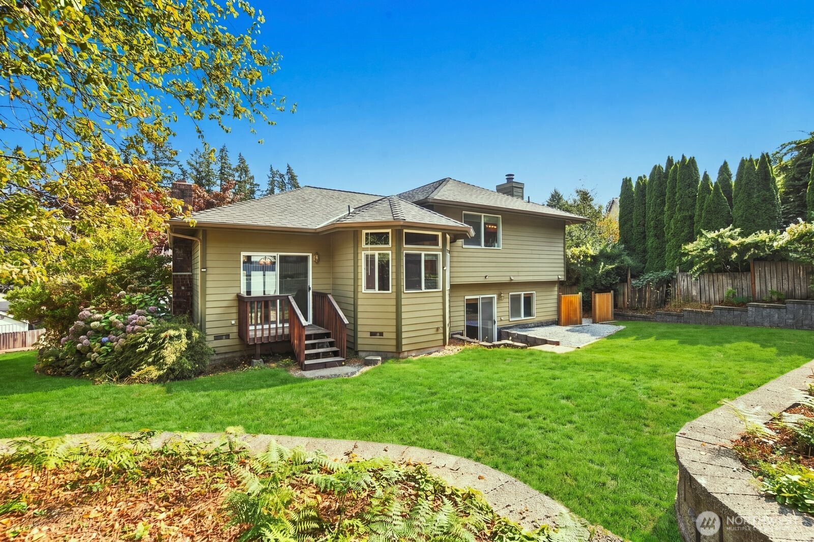 15928 Larch Way Property Photo 32