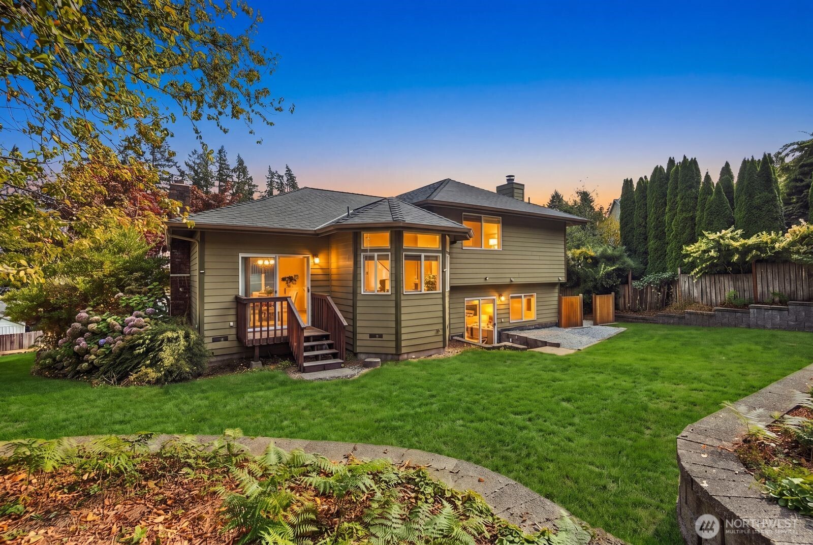 15928 Larch Way Property Photo 33
