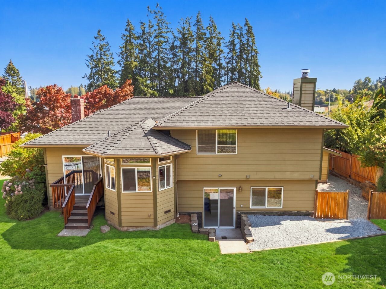 15928 Larch Way Property Photo 34