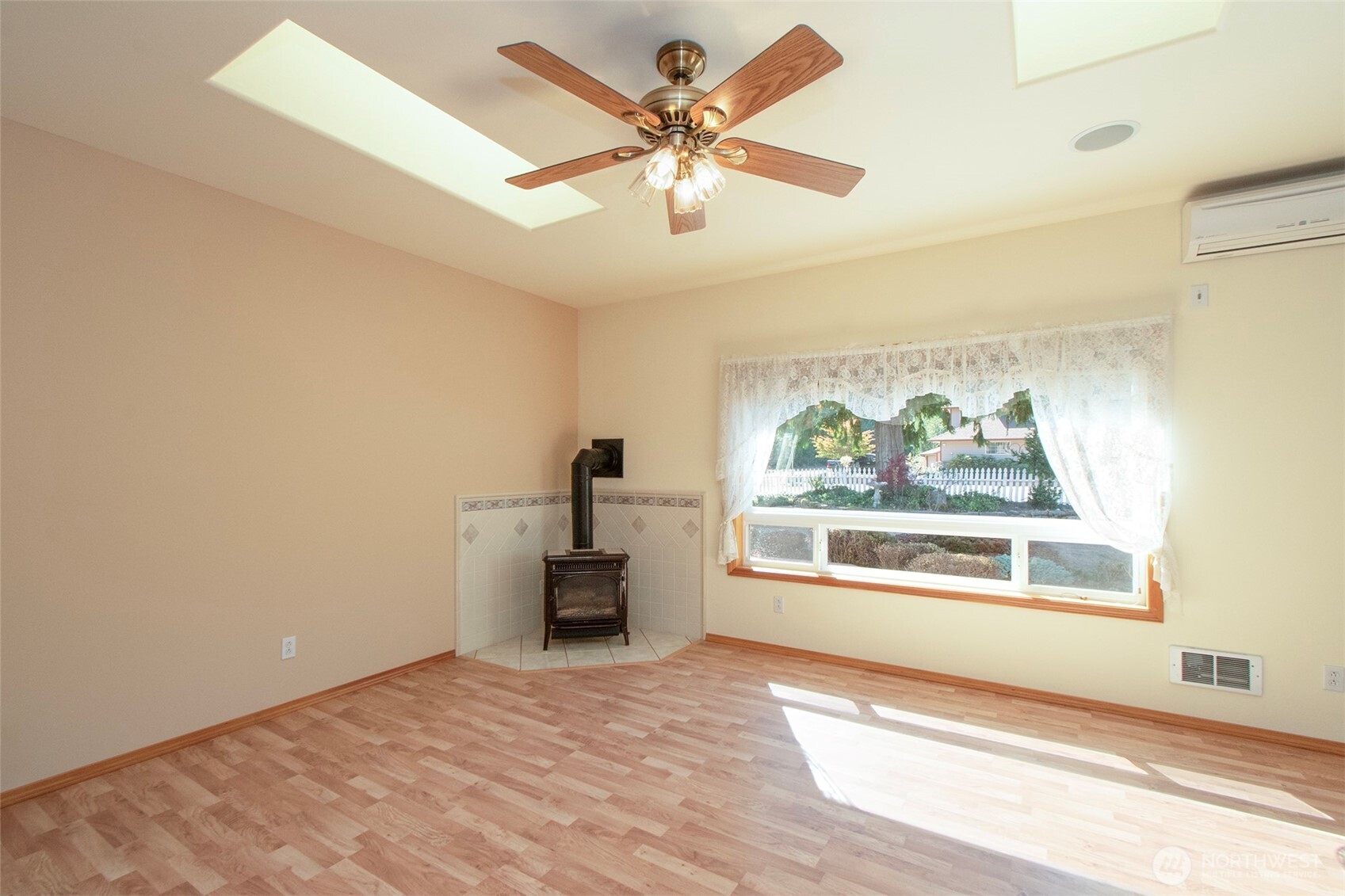 835 Church Avenue Property Photo 5