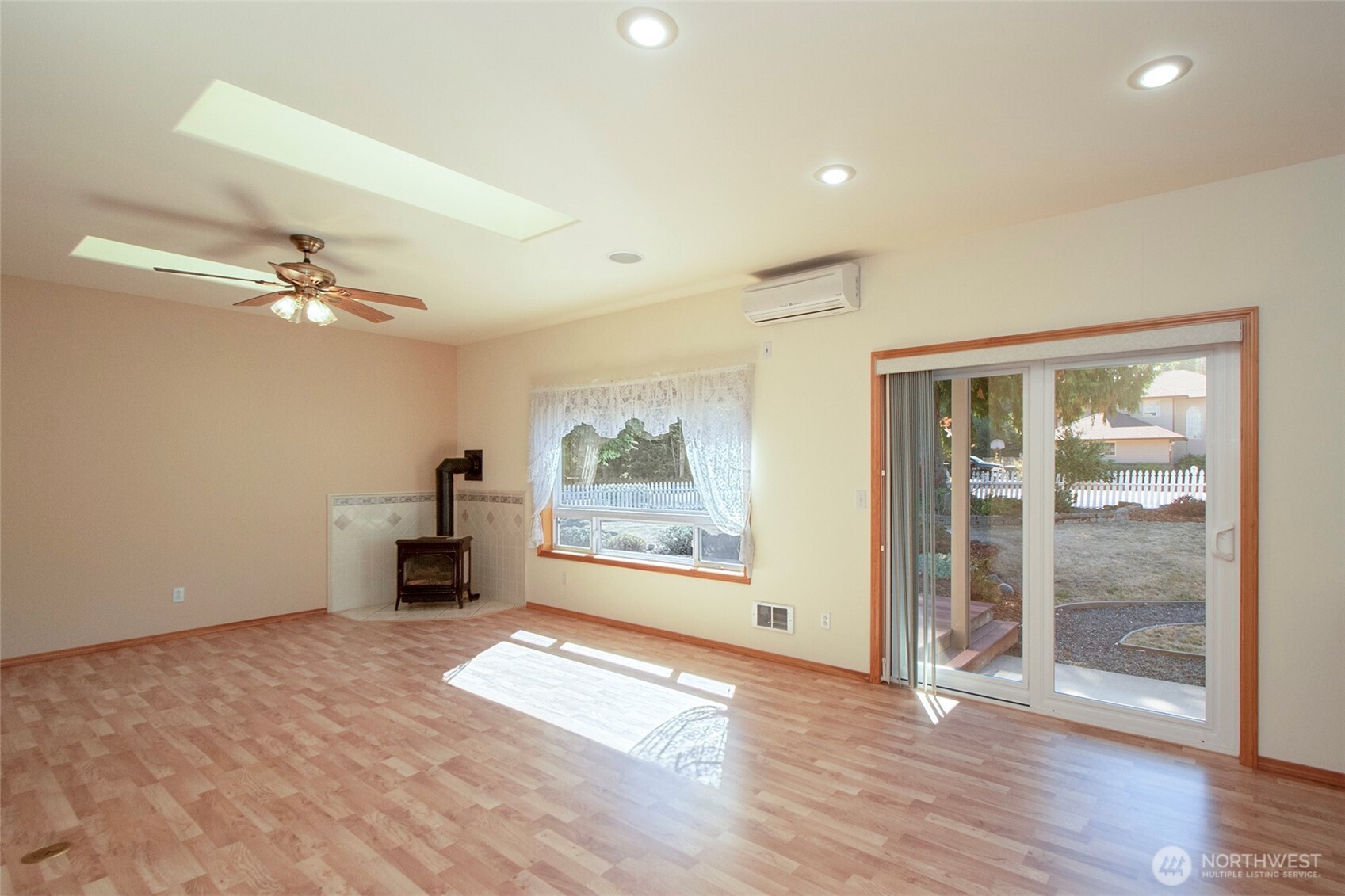835 Church Avenue Property Photo 6