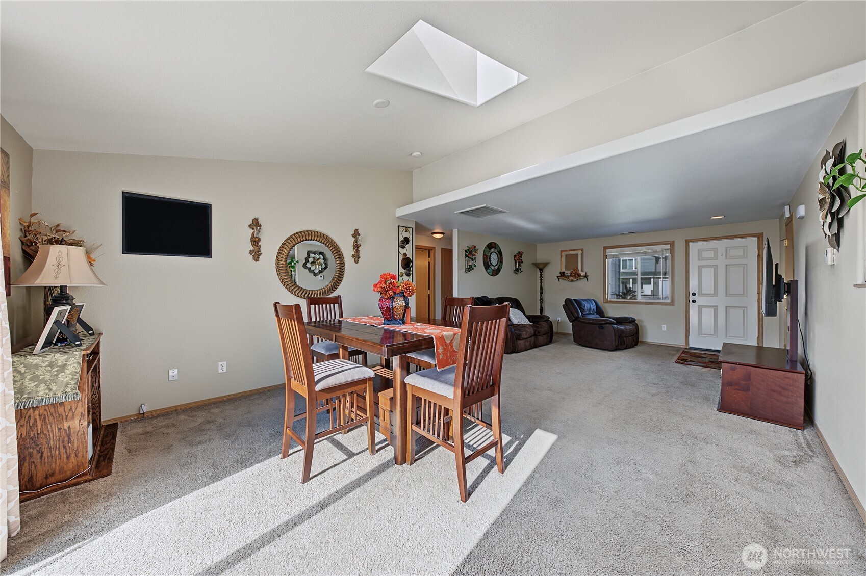 216 N Tamer Lane Property Photo 8