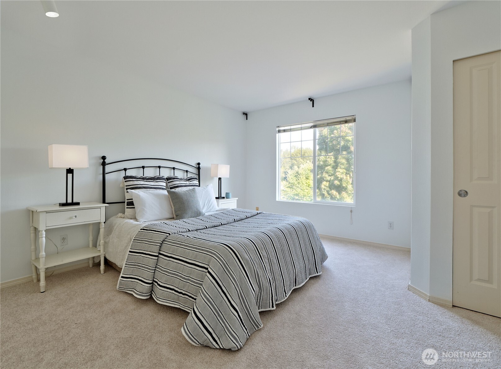 22609 42nd Place 1-2 Property Photo 17