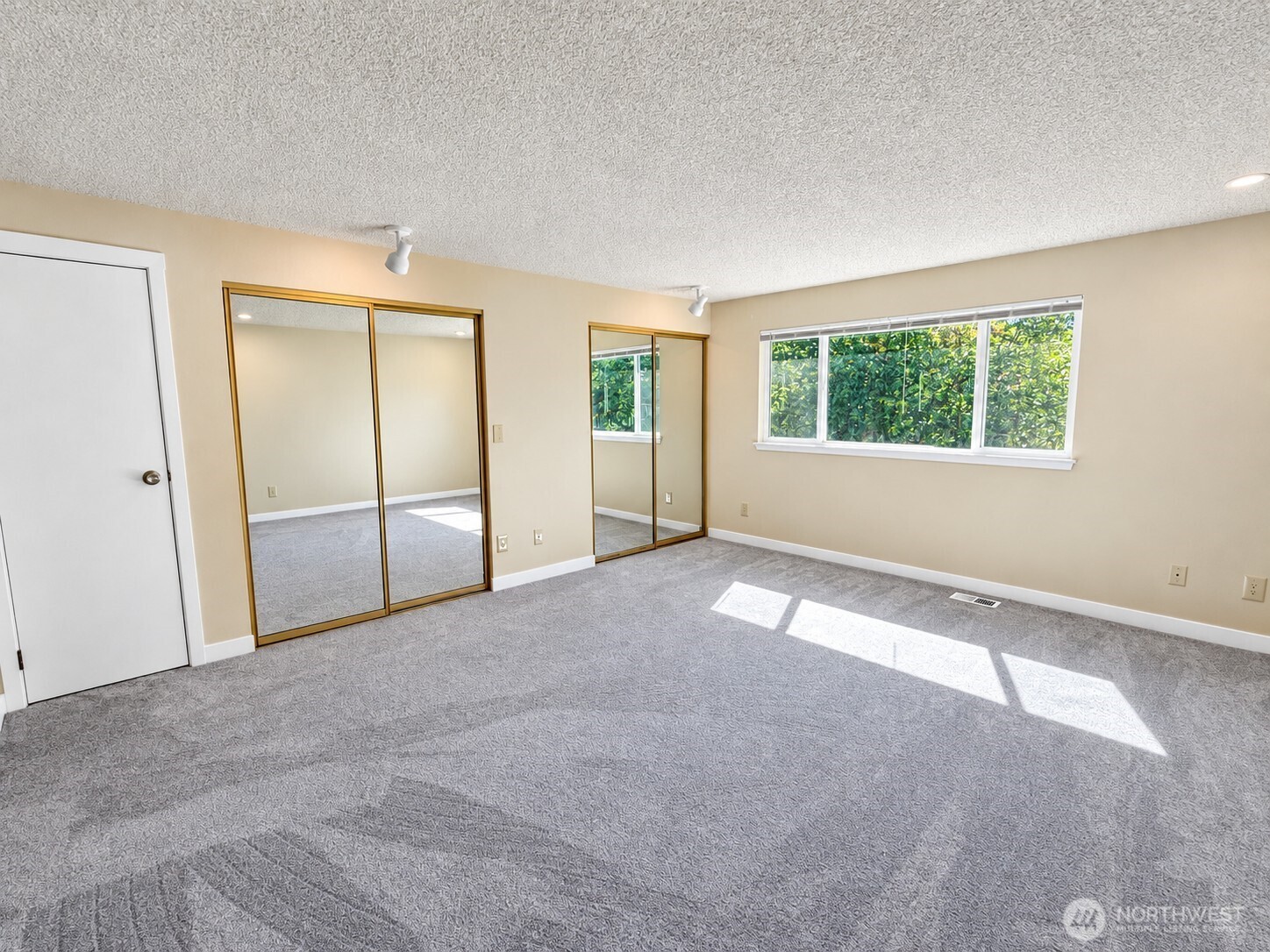 21513 4th Avenue C13 Property Photo 5