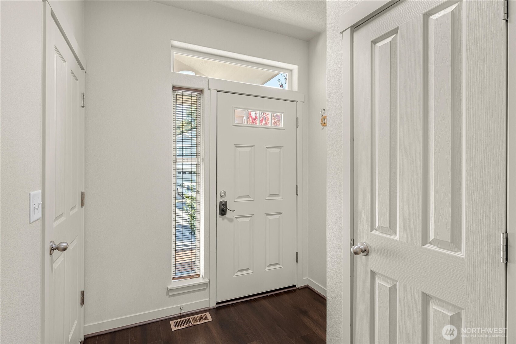 3302 Ne 43rd Place Property Photo 3