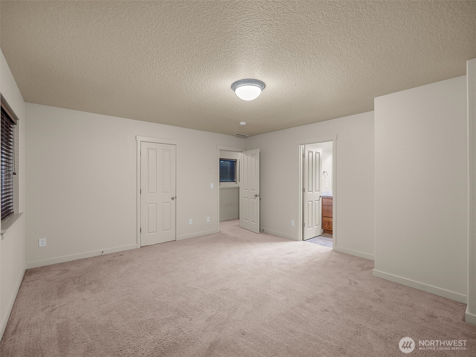 3302 Ne 43rd Place Property Photo 12