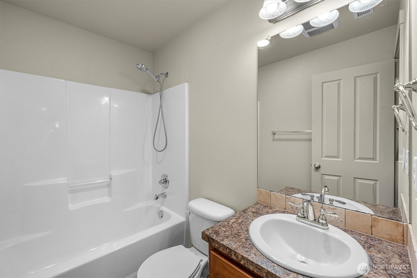 3302 Ne 43rd Place Property Photo 17