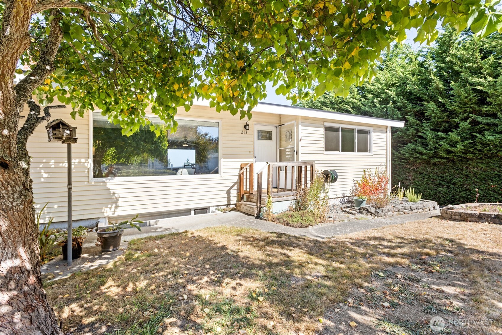 213 W Park Avenue Property Photo 1