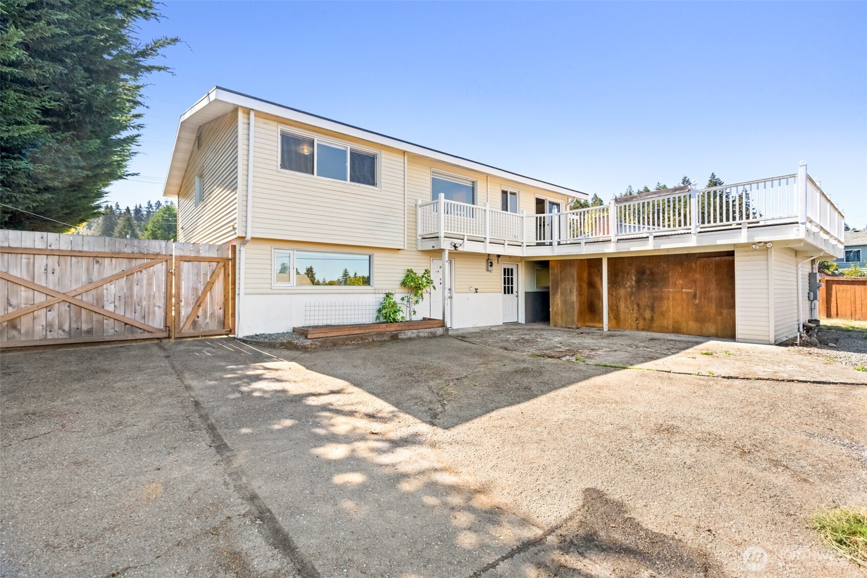 213 W Park Avenue Property Photo 2