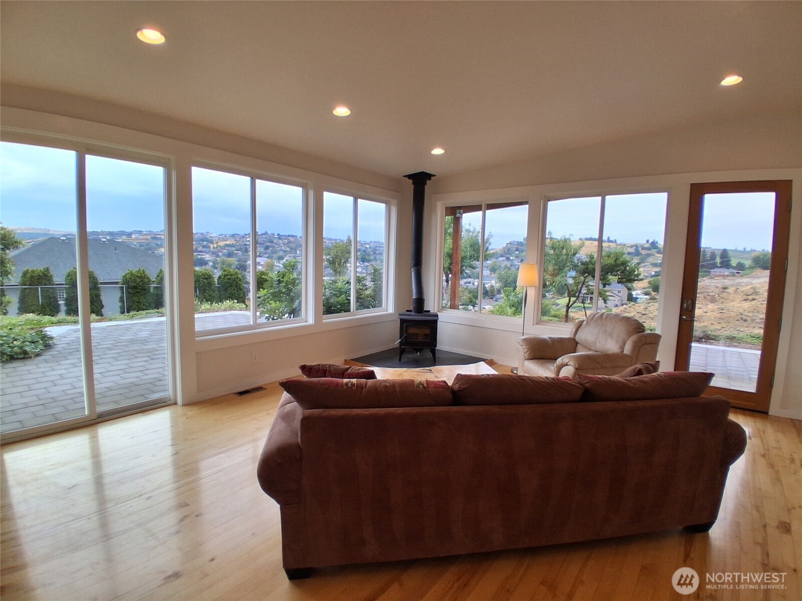 791 N 9th Street Property Photo 2