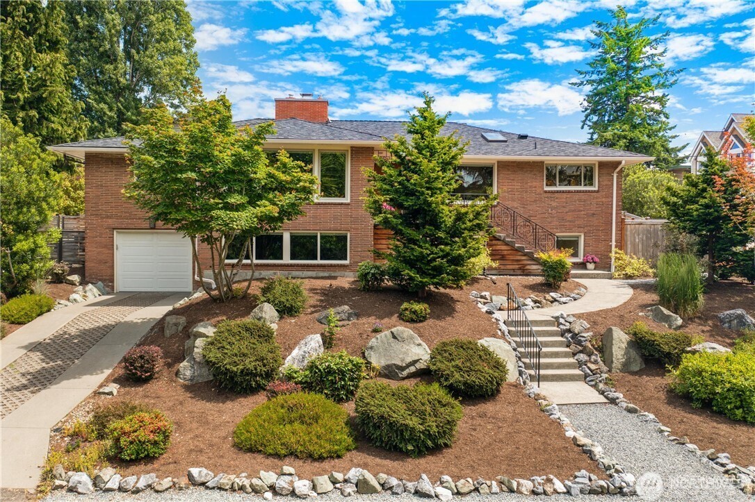 11704 Palatine Avenue Property Photo 1