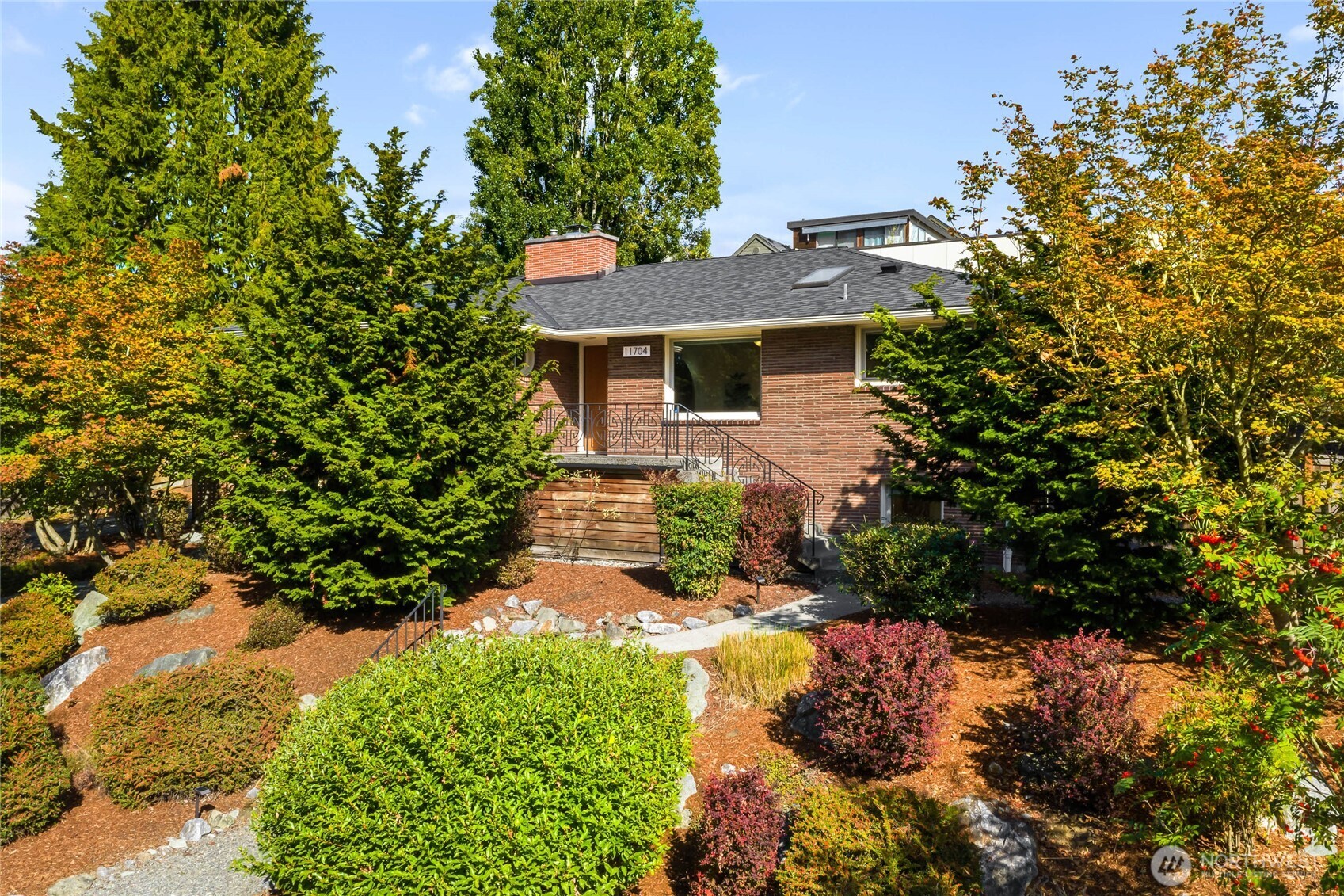 11704 Palatine Avenue Property Photo 2