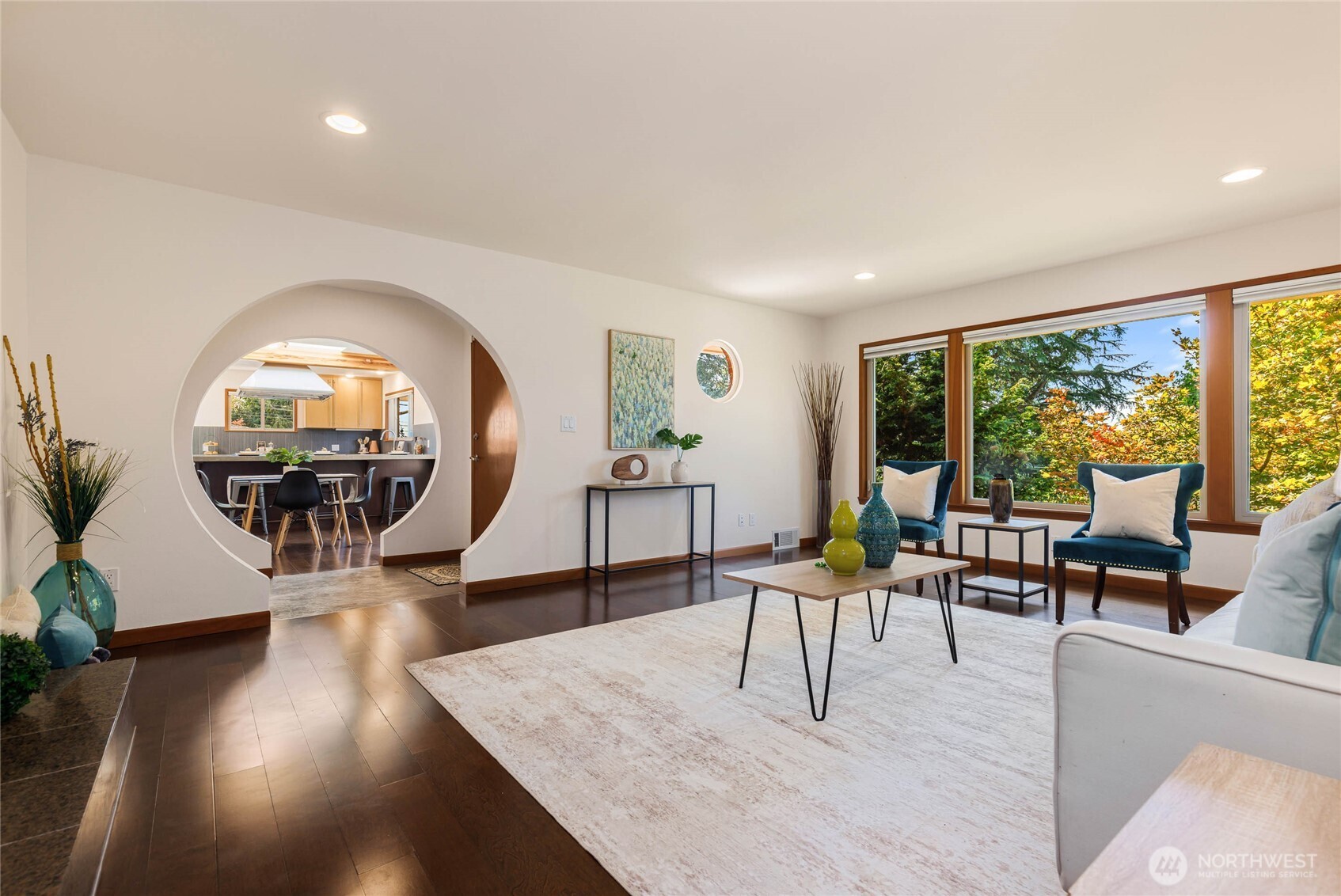 11704 Palatine Avenue Property Photo 8