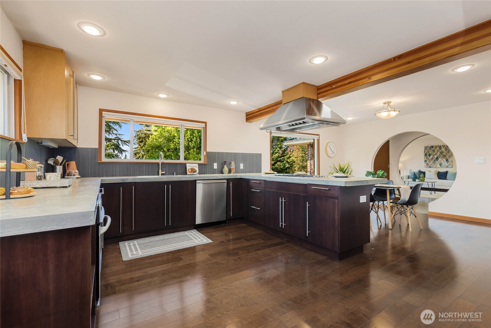 11704 Palatine Avenue Property Photo 12