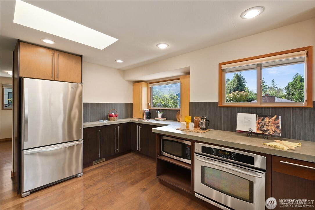 11704 Palatine Avenue Property Photo 13