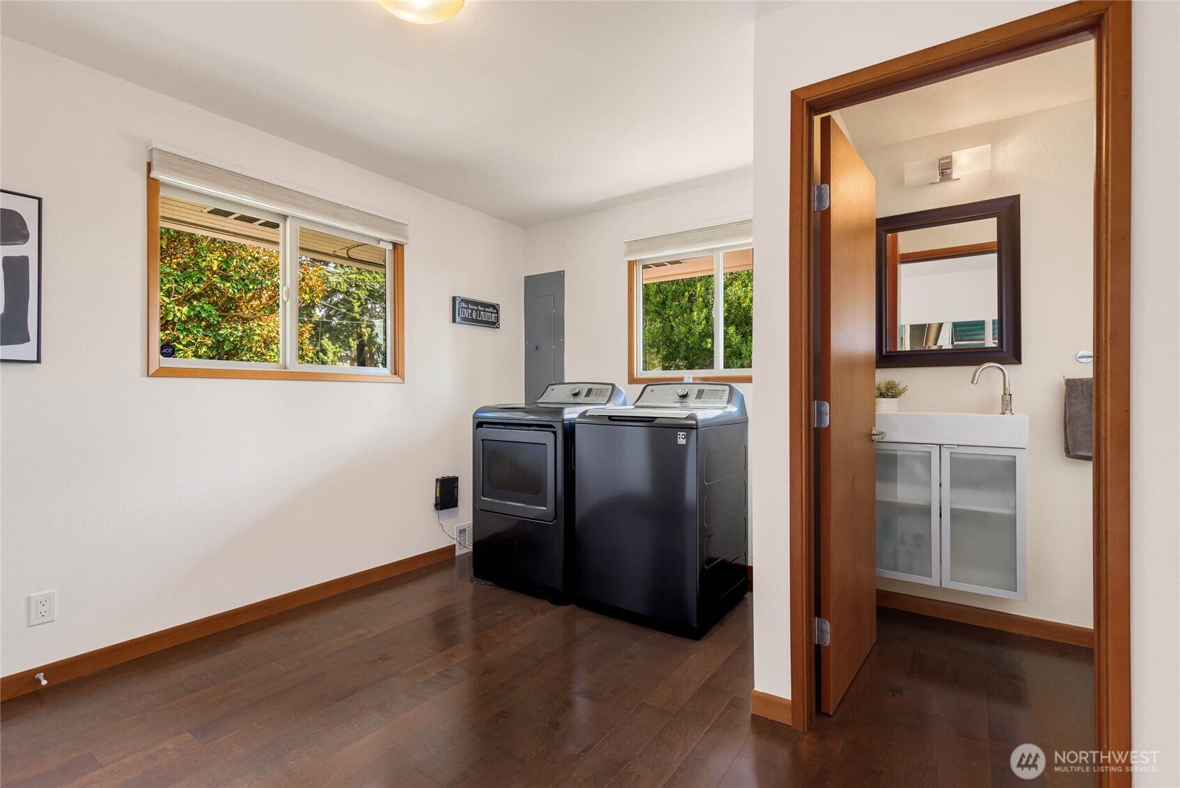 11704 Palatine Avenue Property Photo 14