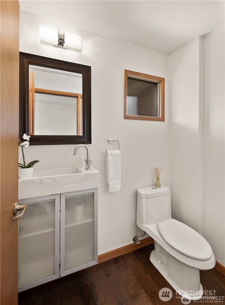 11704 Palatine Avenue Property Photo 15