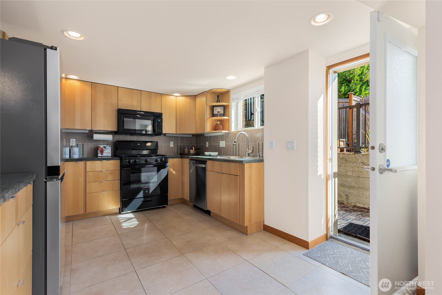 11704 Palatine Avenue Property Photo 26
