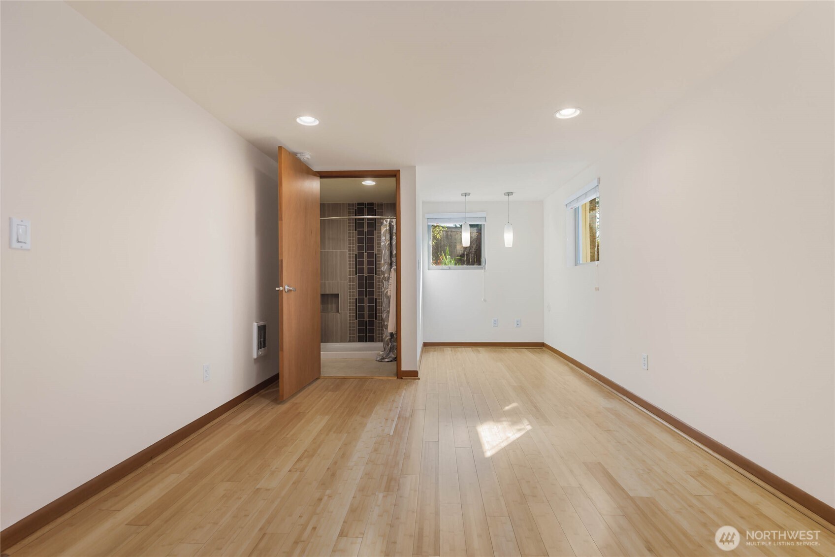 11704 Palatine Avenue Property Photo 34
