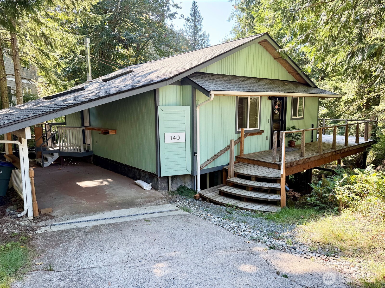 140 Windward Drive Property Photo 1
