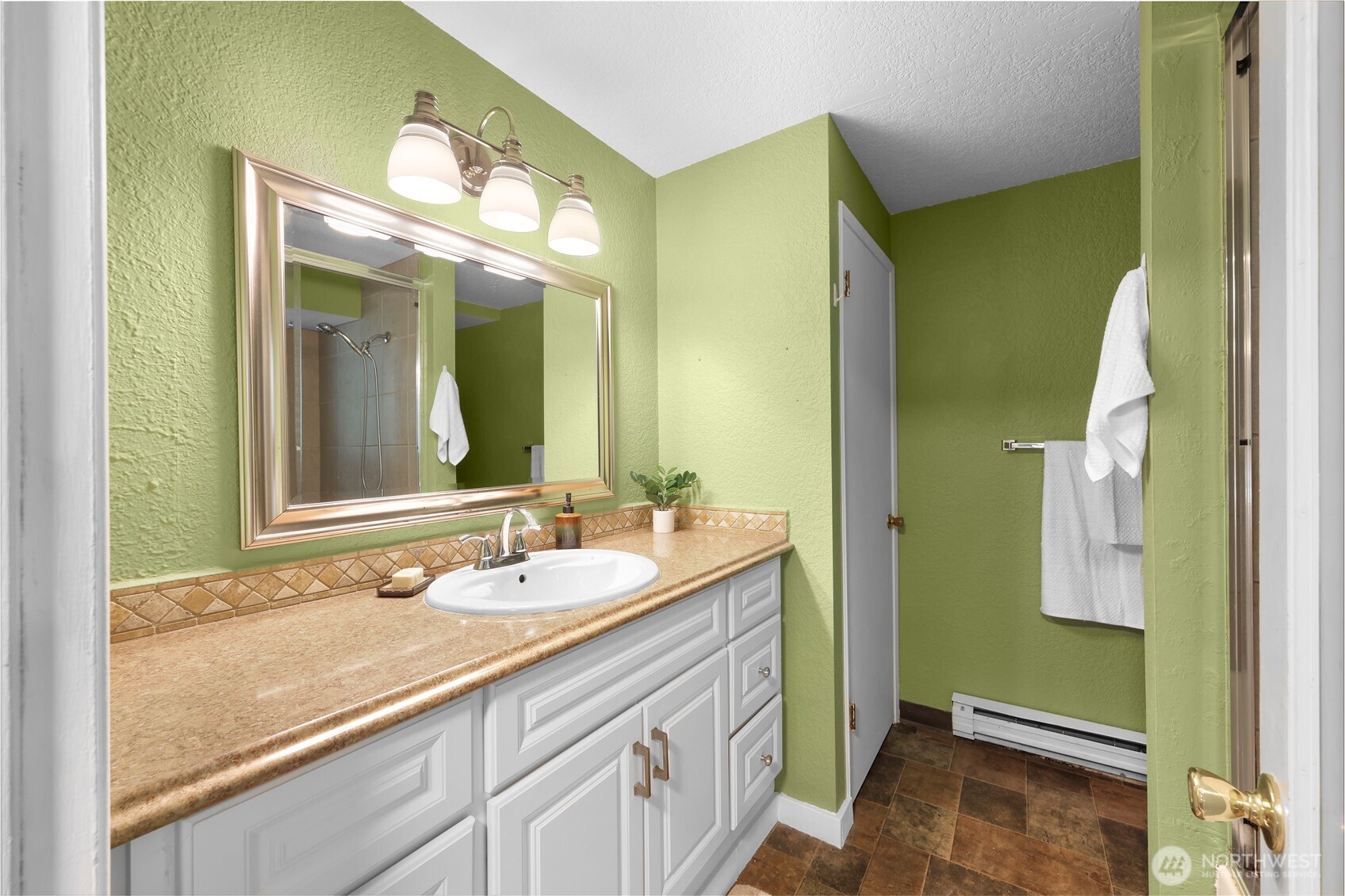140 Windward Drive Property Photo 13