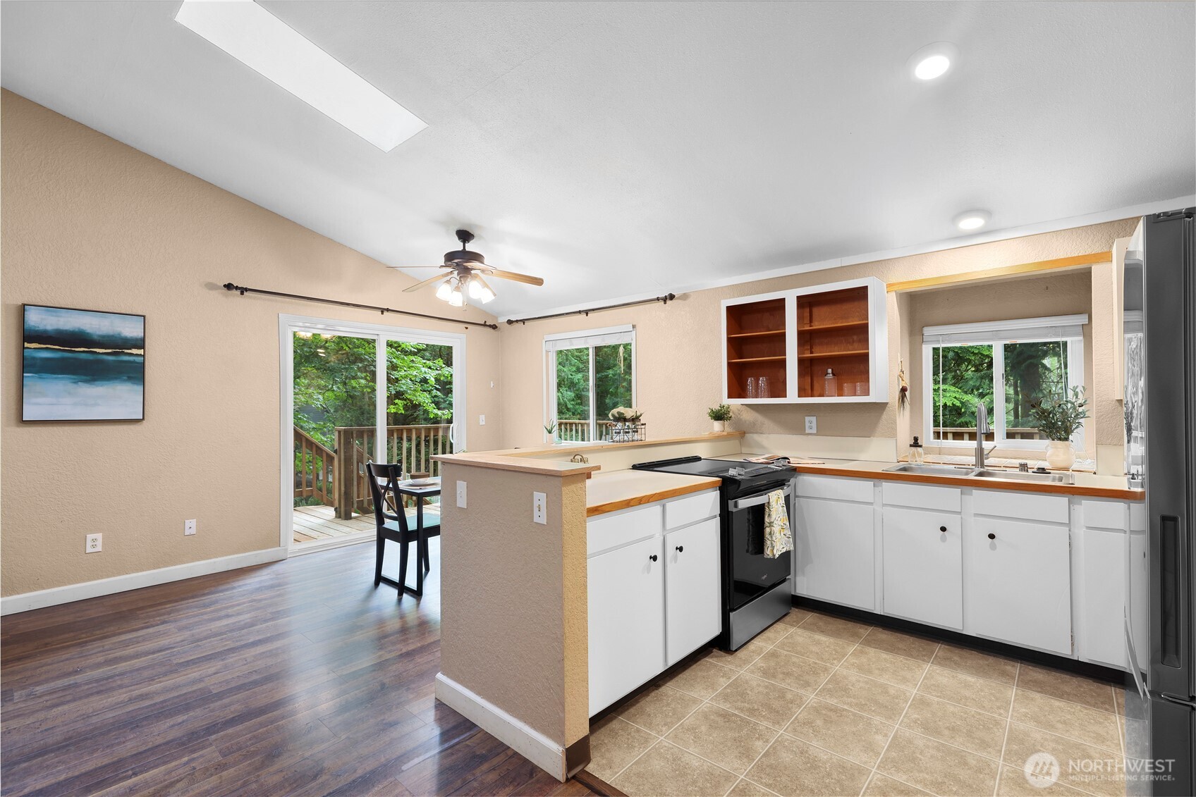 140 Windward Drive Property Photo 15