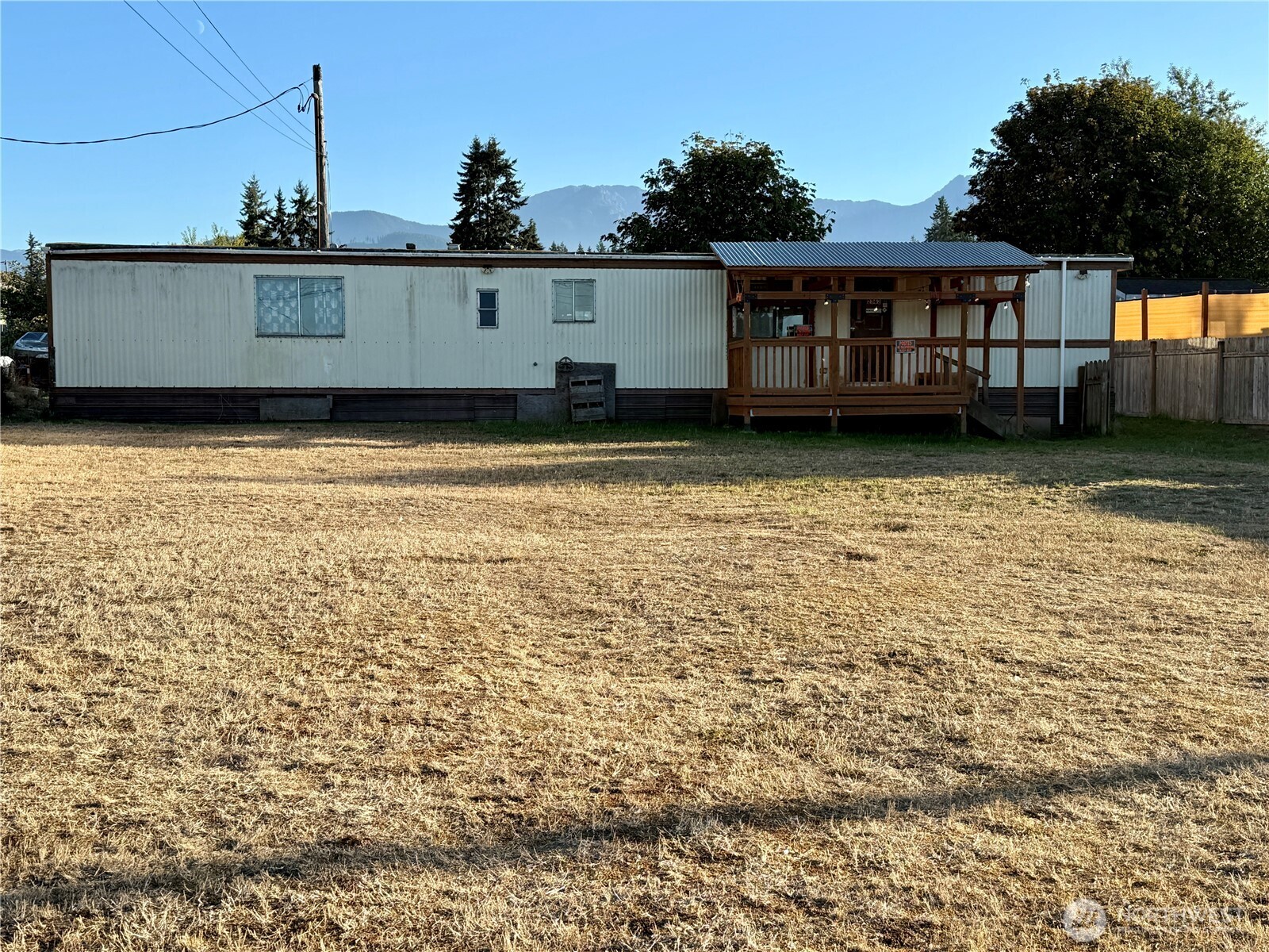 2362 E 6th Ave Property Photo 1