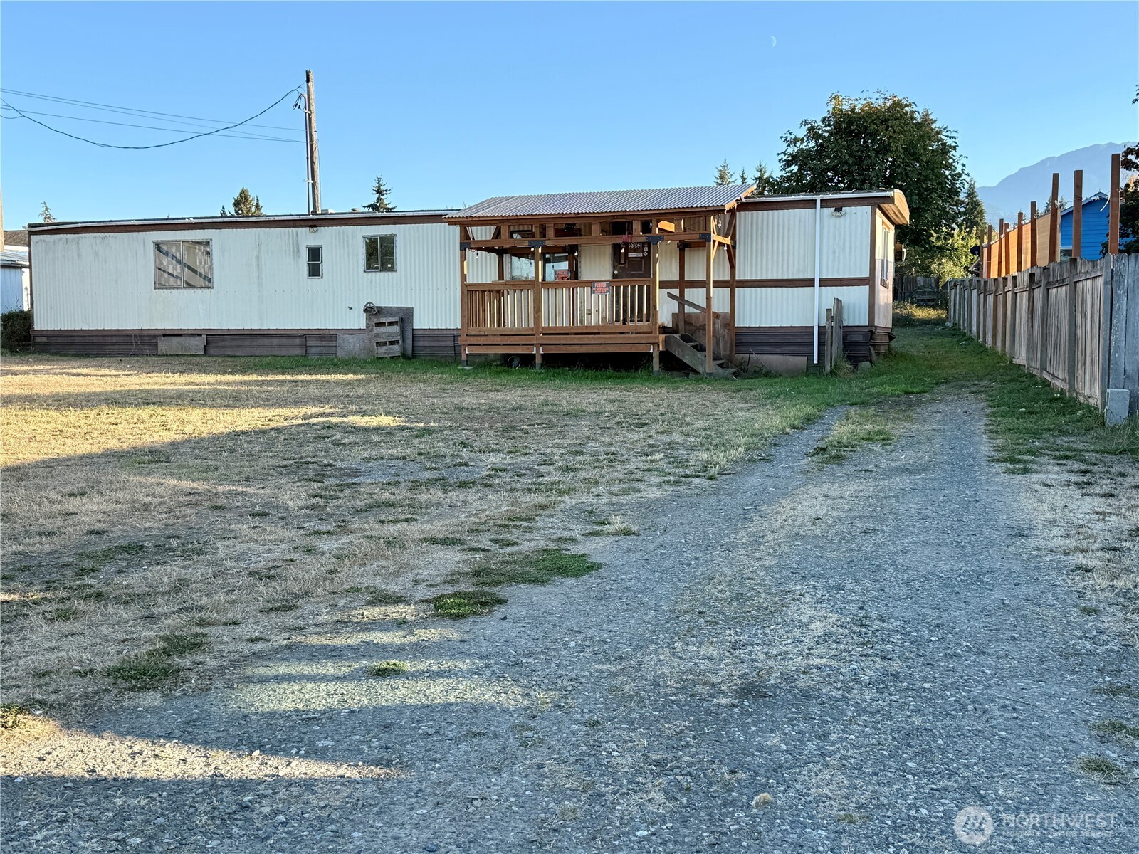 2362 E 6th Ave Property Photo 2