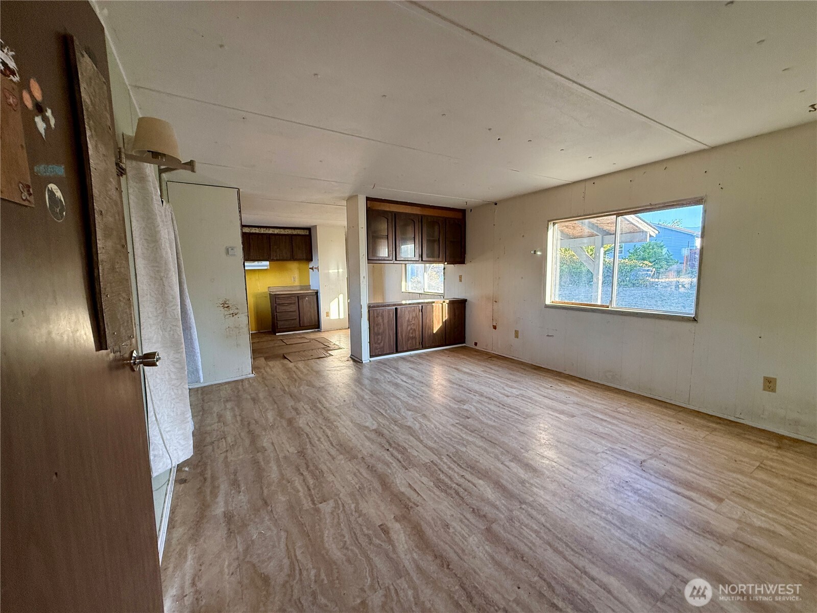 2362 E 6th Ave Property Photo 4