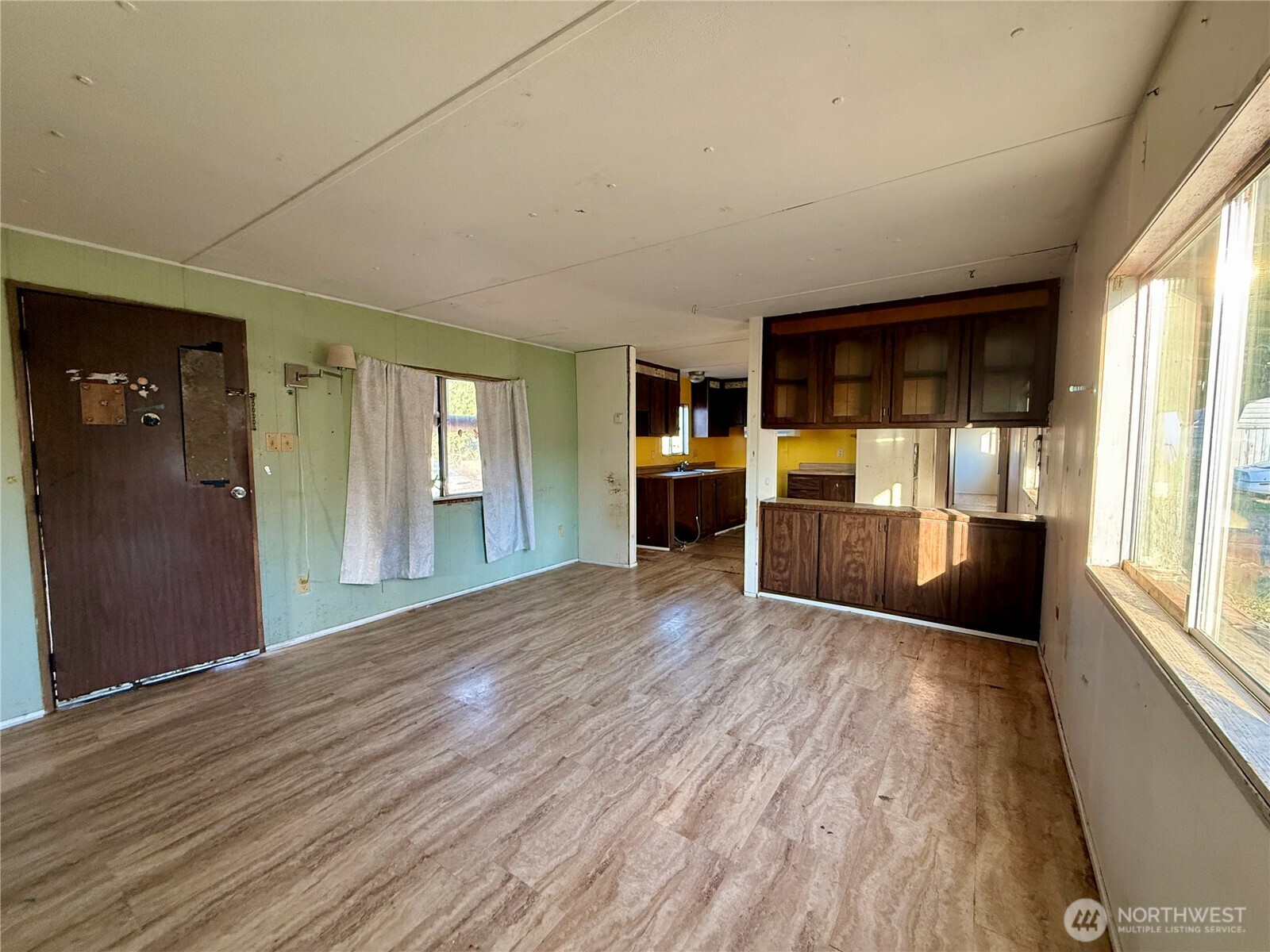 2362 E 6th Ave Property Photo 5