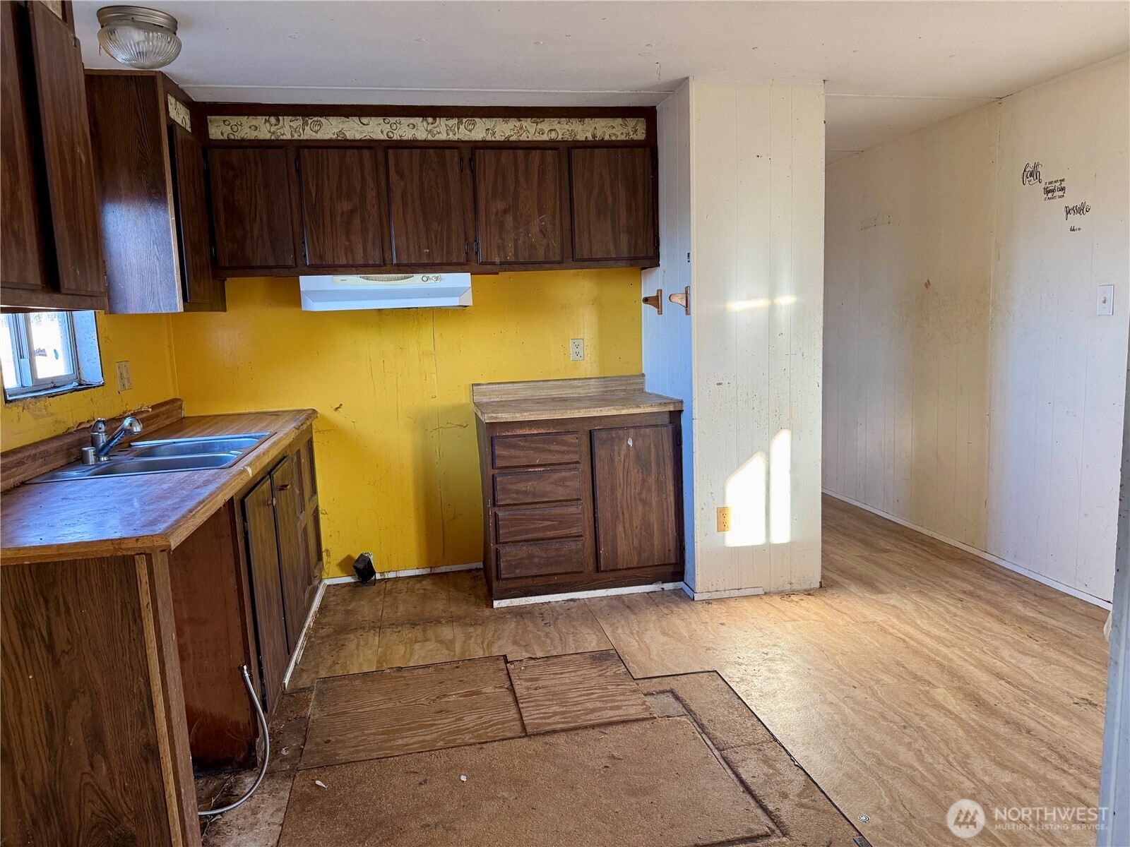 2362 E 6th Ave Property Photo 8