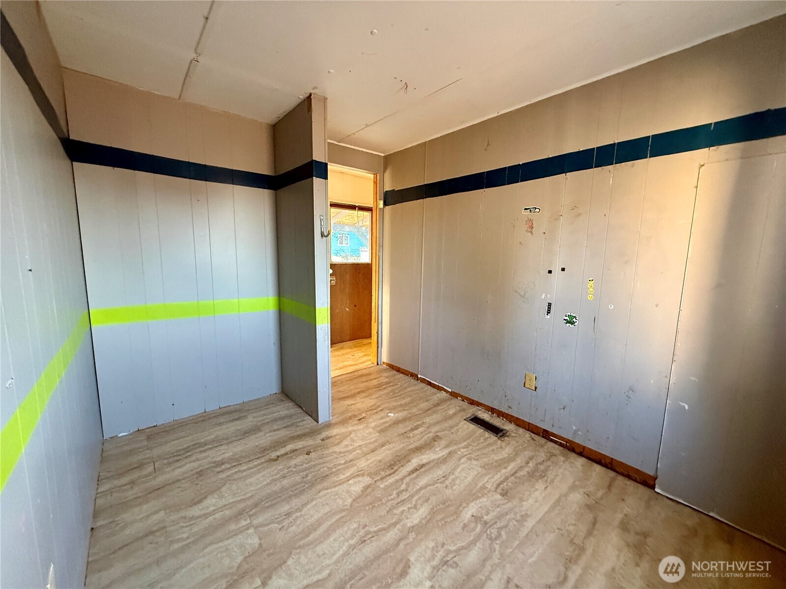 2362 E 6th Ave Property Photo 10