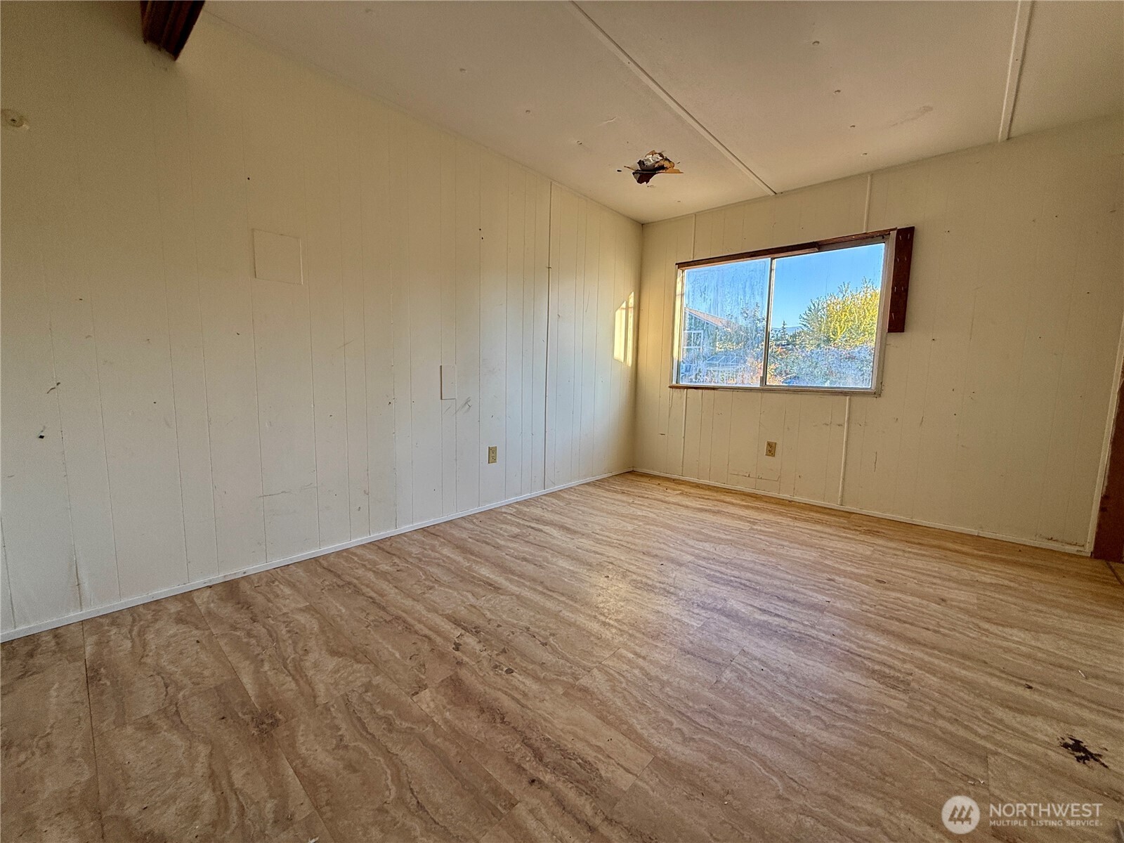 2362 E 6th Ave Property Photo 13