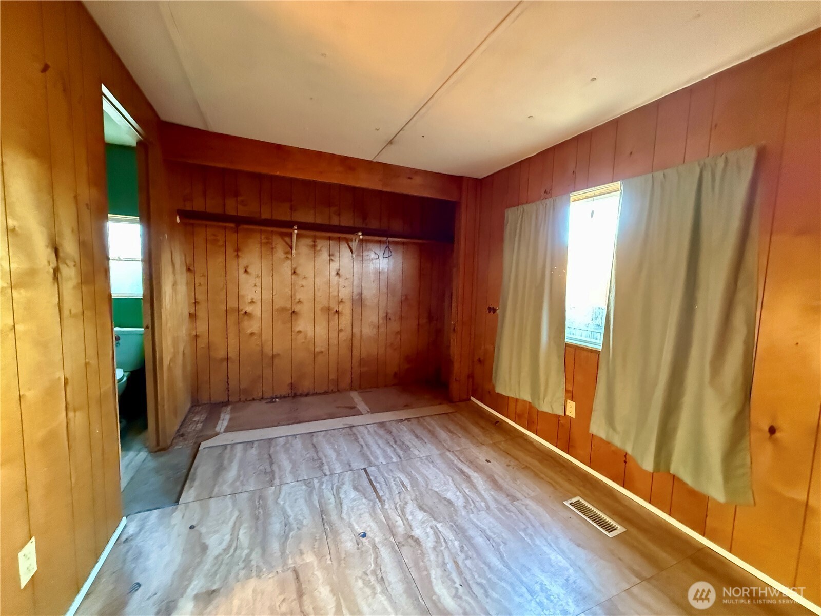 2362 E 6th Ave Property Photo 14