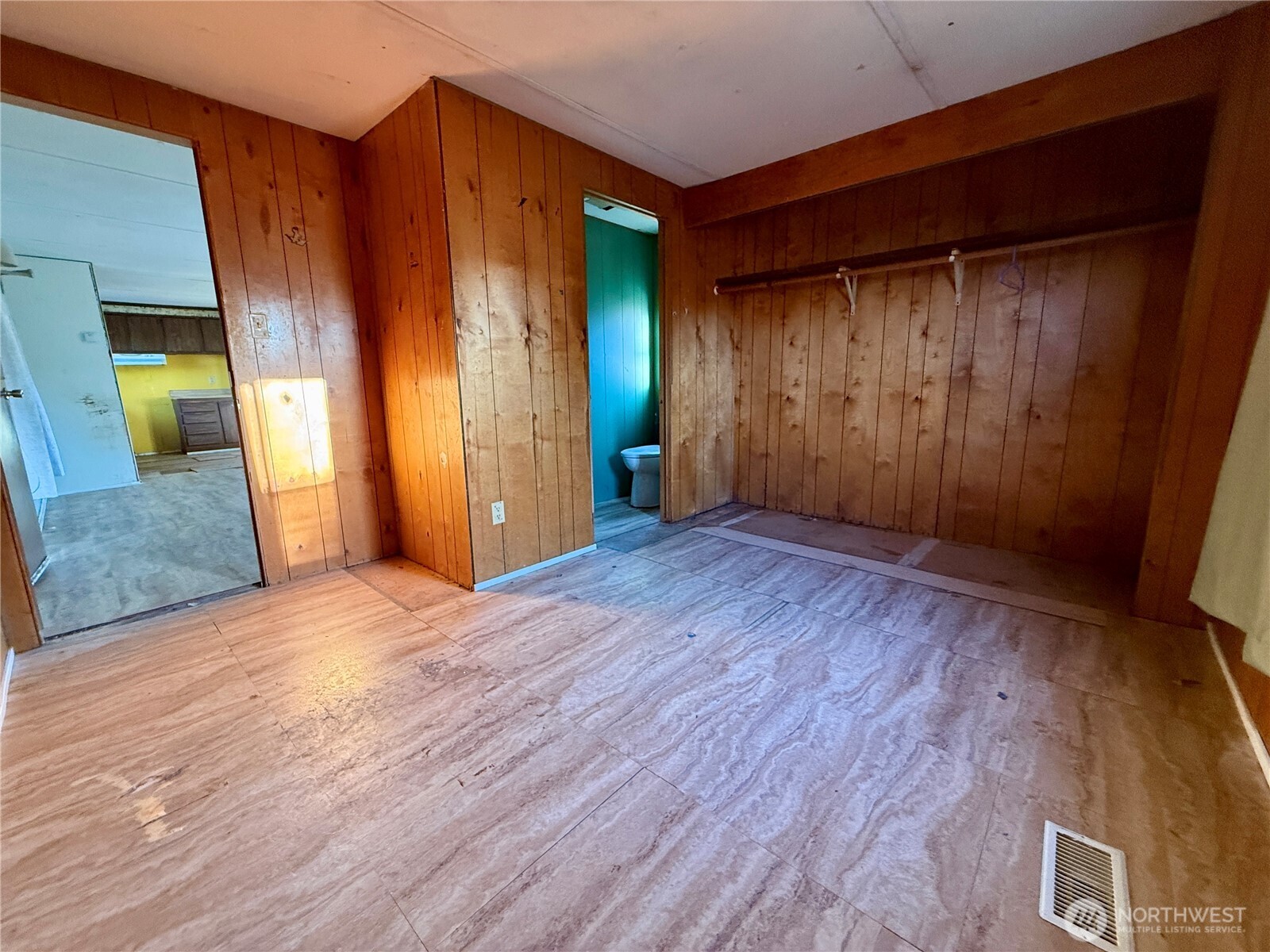 2362 E 6th Ave Property Photo 15