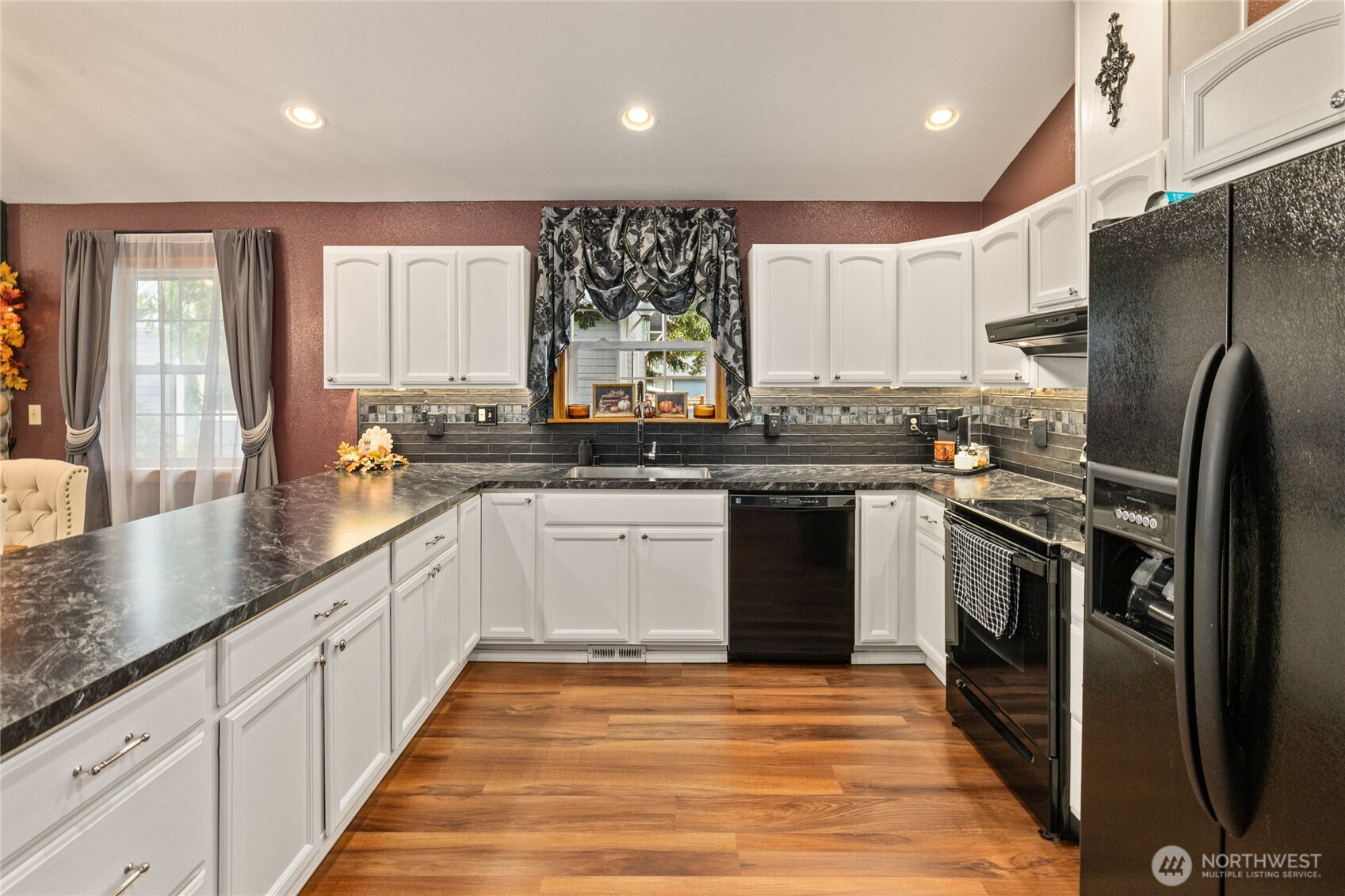 704 Lincoln Avenue Property Photo 16