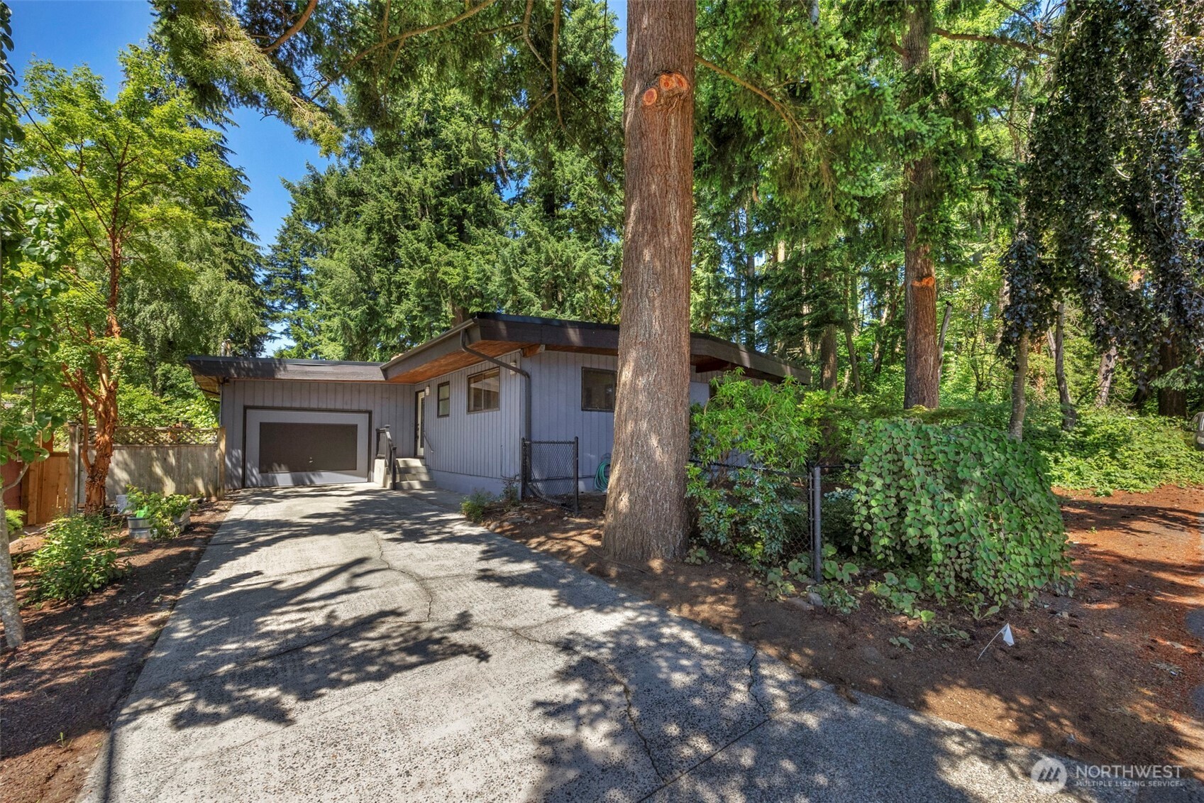 12521 2nd Avenue Property Photo 2