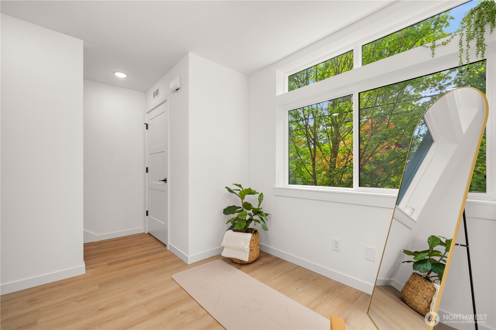 6540 B Latona Avenue Property Photo 15