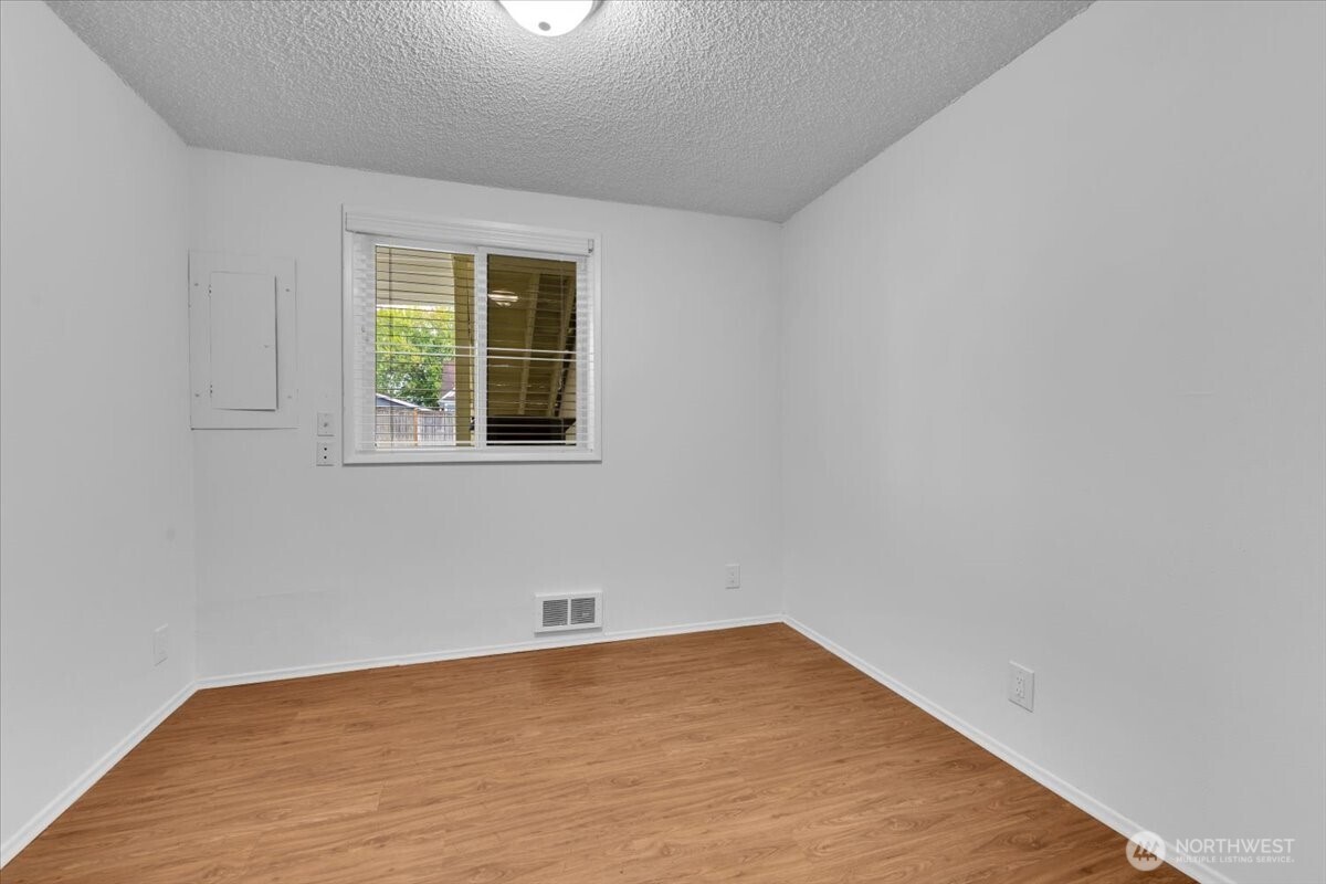 217 N French Avenue Property Photo 23
