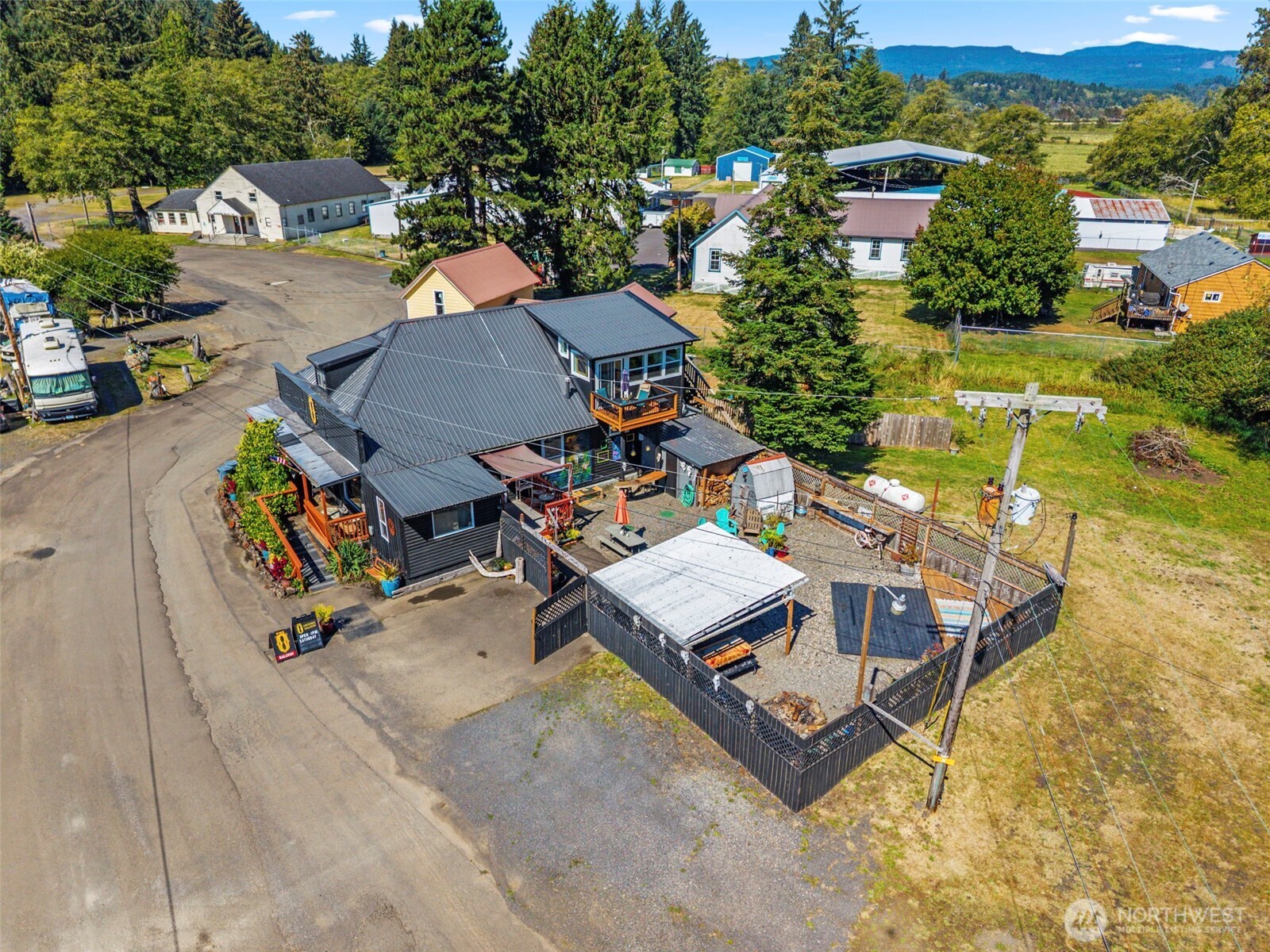 8 Fairgrounds Road Property Photo 1