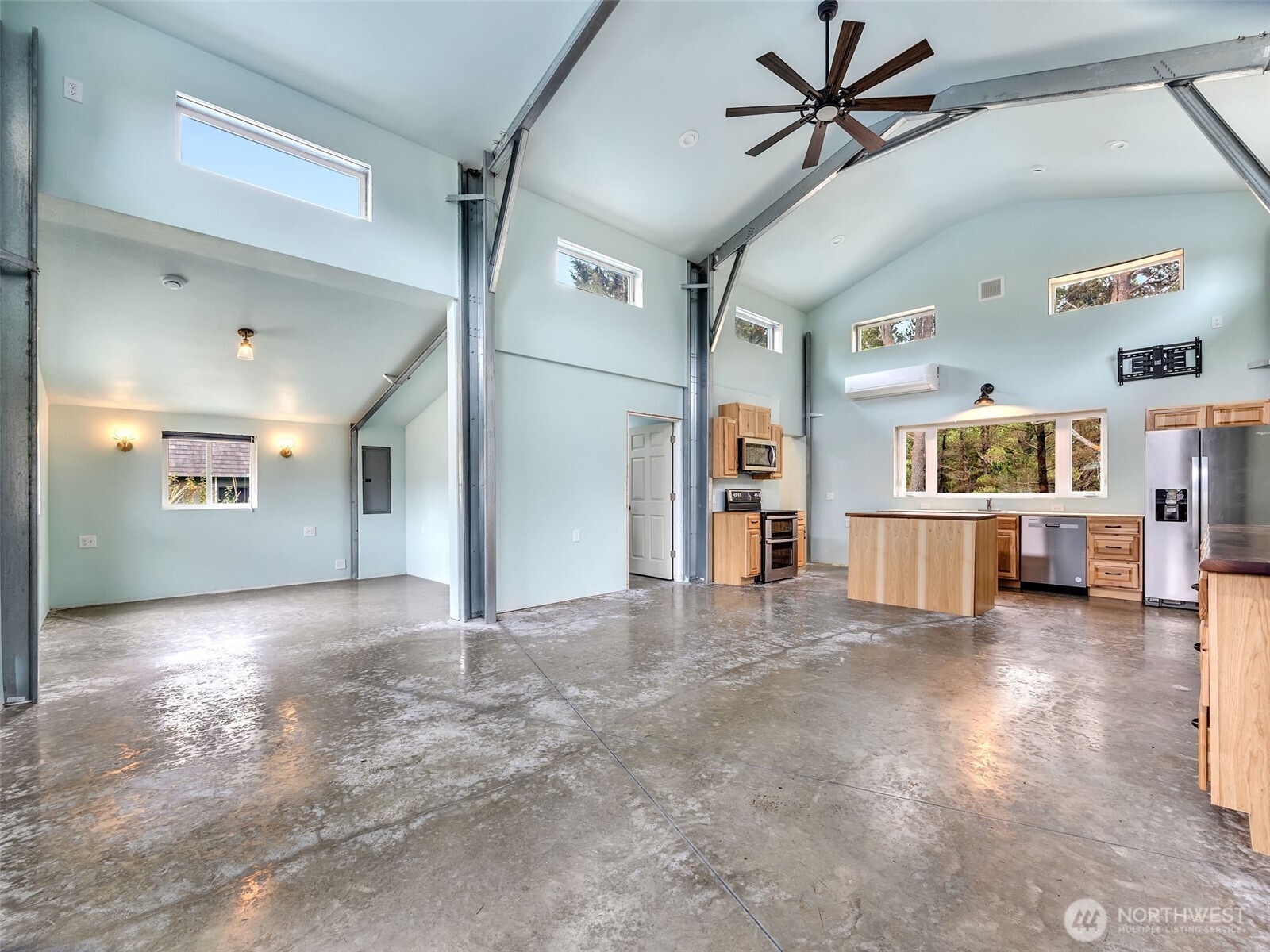 1110 213th Place Property Photo 4