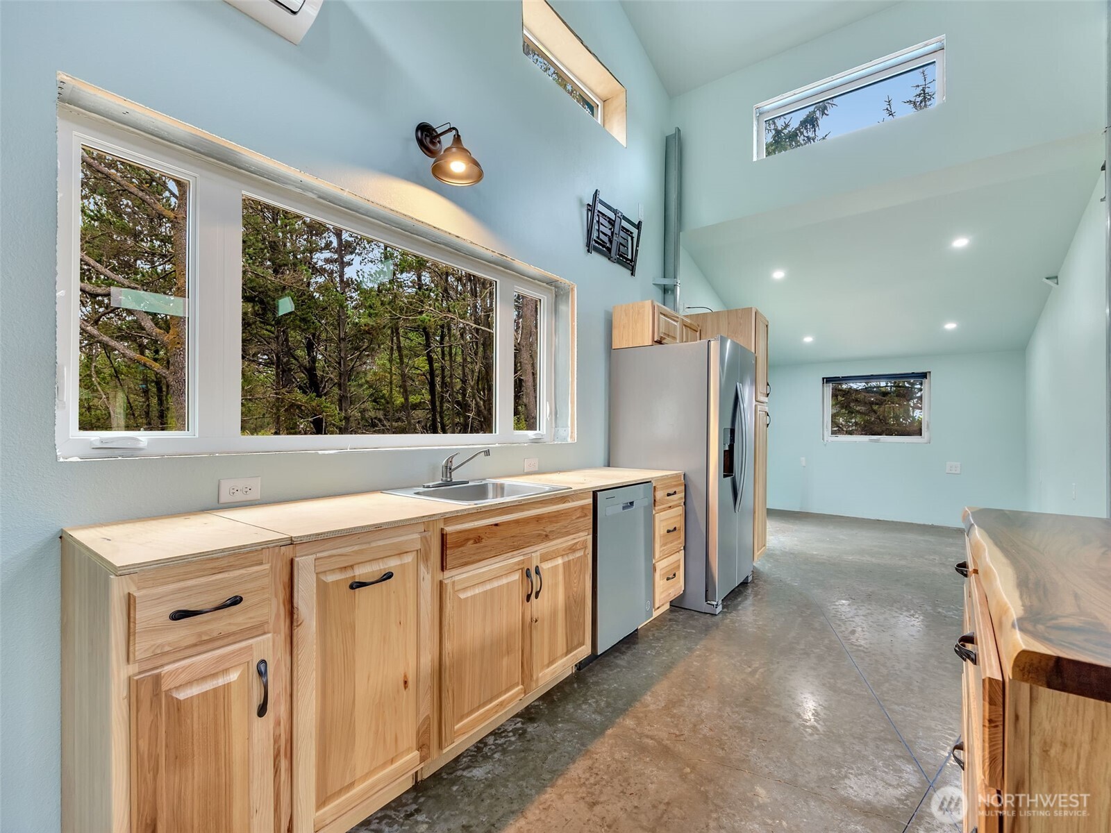 1110 213th Place Property Photo 8