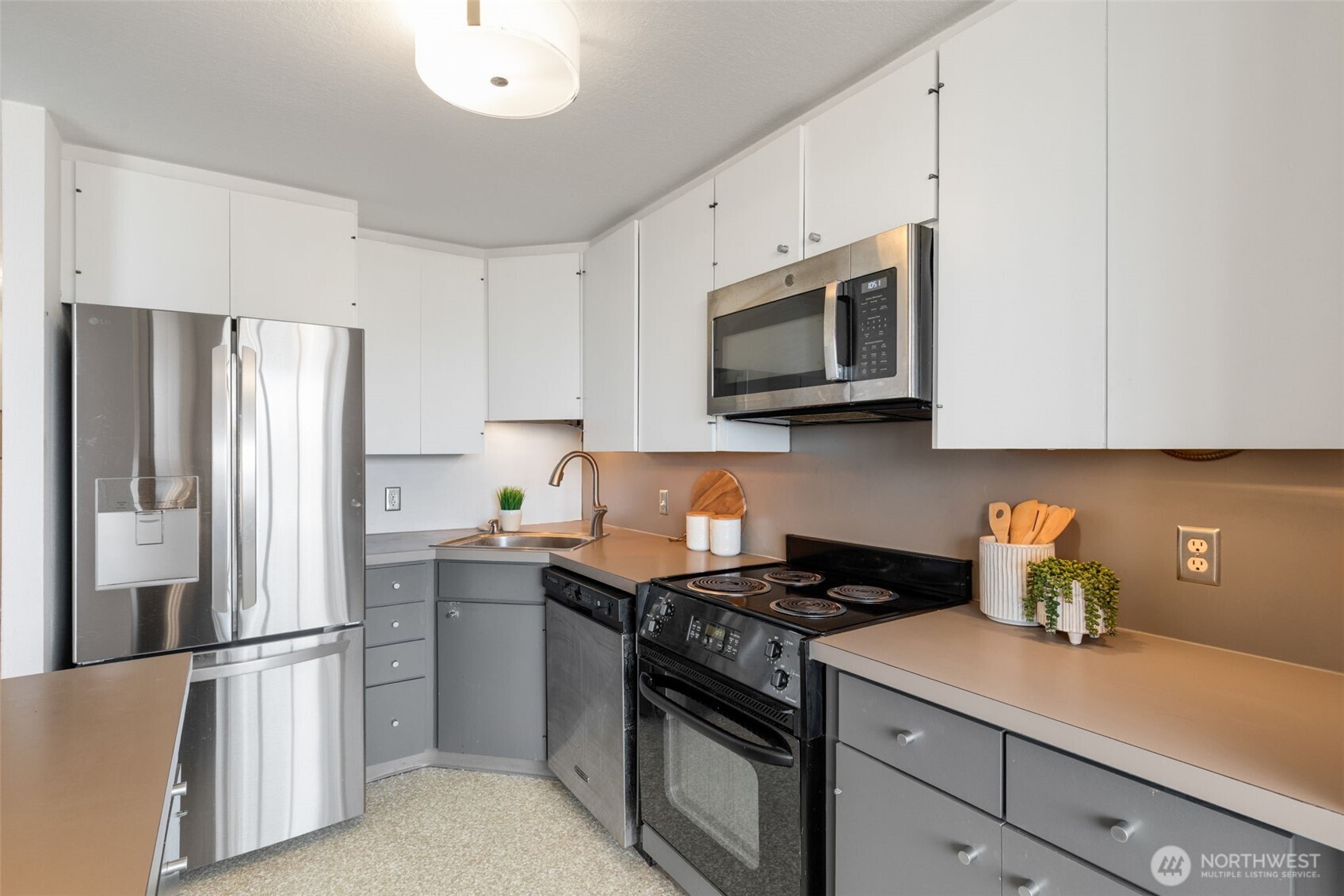 601 Belmont Avenue D3 Property Photo 15