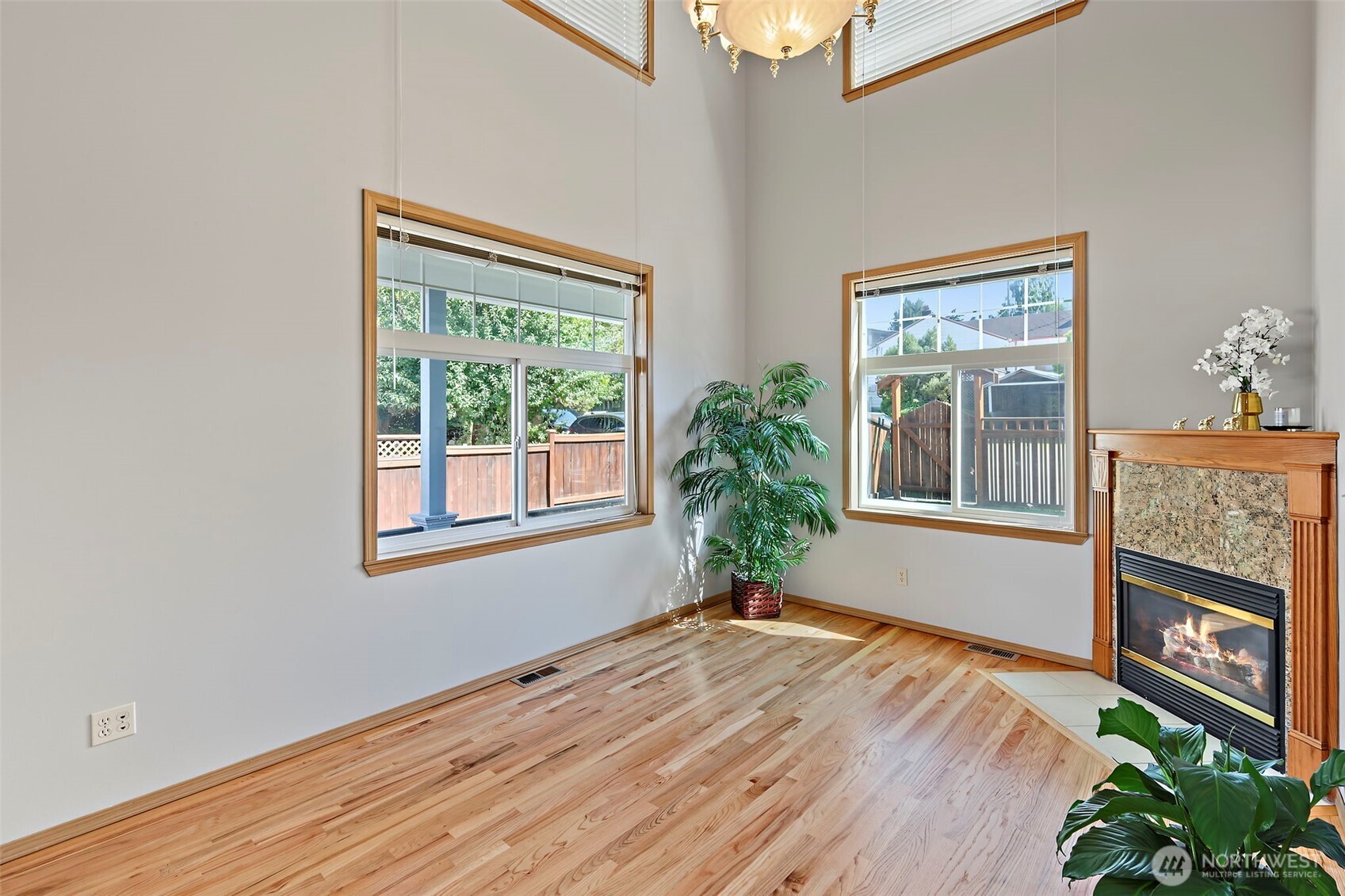 10821 Crestwood Drive Property Photo 2